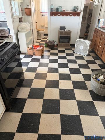 2984 Rolfe Hwy, Dendron, VA 23839