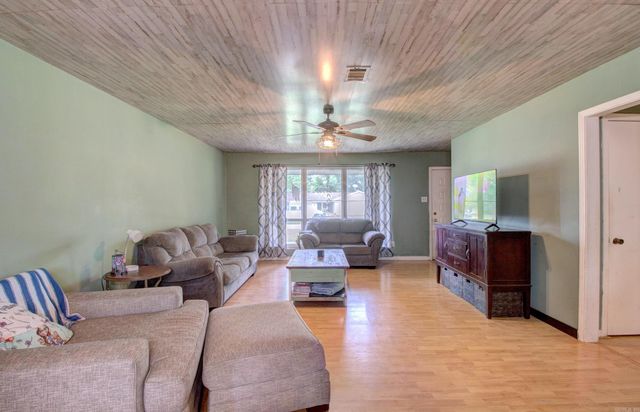 1038 Grayland Drive, Jacksonville, AR 72076