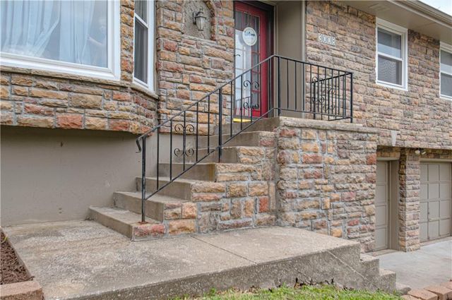 3008 S Cochise Drive, Independence, MO 64057