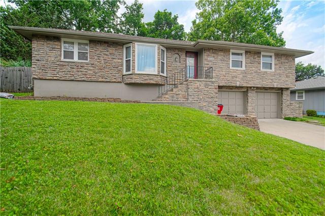3008 S Cochise Drive, Independence, MO 64057