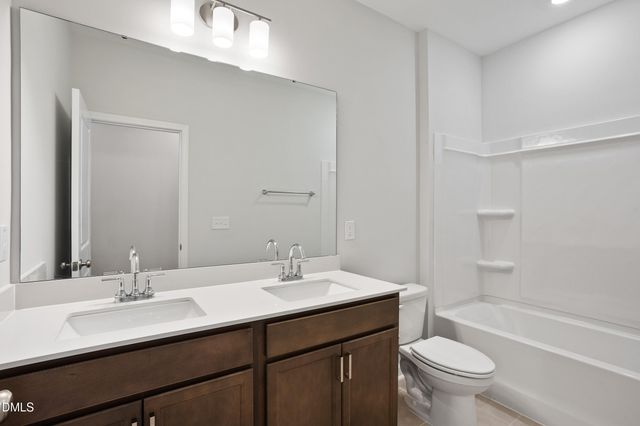 424 White Oak Garden Way 318, Garner, NC 27529
