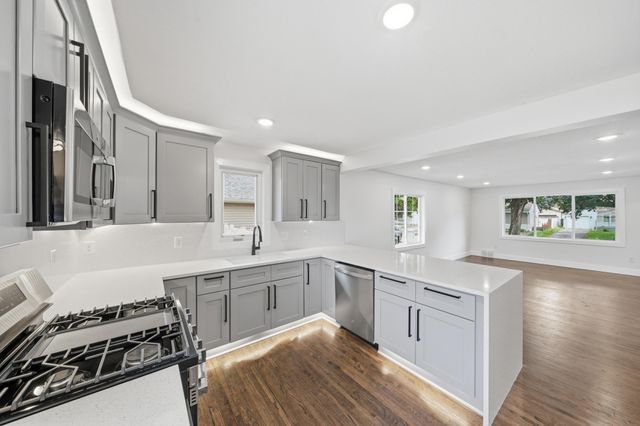 121 Frost Street W, South Saint Paul, MN 55075