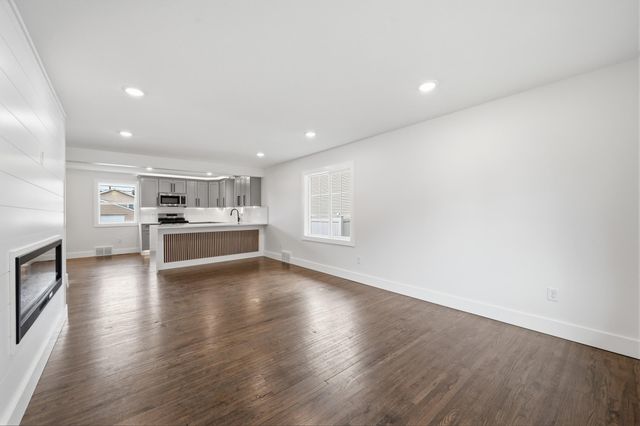 121 Frost Street W, South Saint Paul, MN 55075
