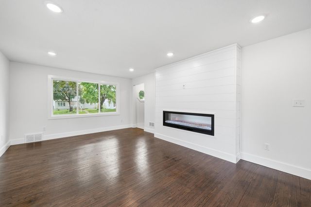 121 Frost Street W, South Saint Paul, MN 55075