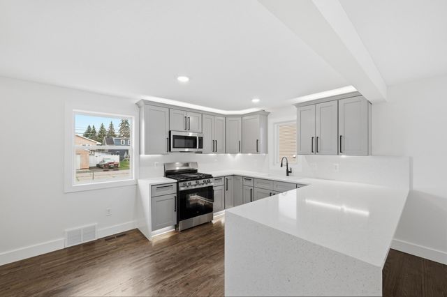 121 Frost Street W, South Saint Paul, MN 55075
