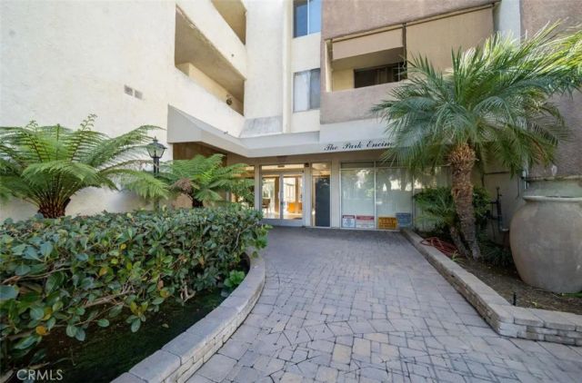 5325 Newcastle 108, Encino, CA 91316