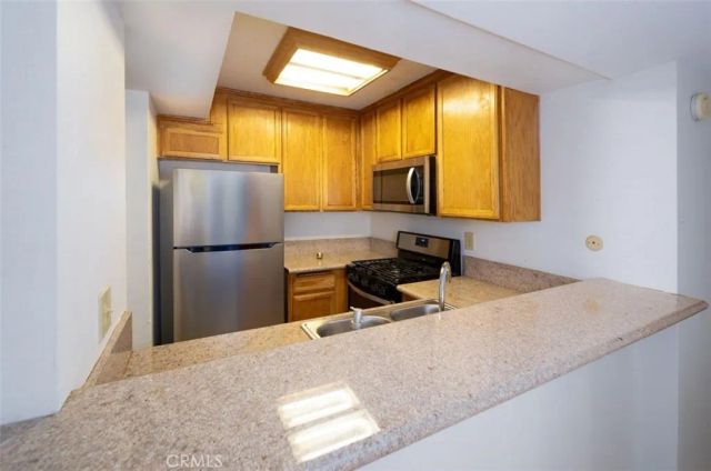 5325 Newcastle 108, Encino, CA 91316