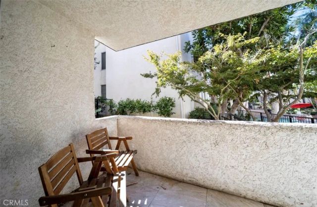 5325 Newcastle 108, Encino, CA 91316