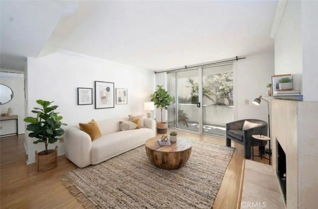 5325 Newcastle 108, Encino, CA 91316