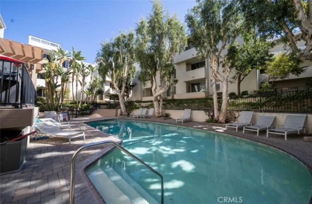 5325 Newcastle 108, Encino, CA 91316