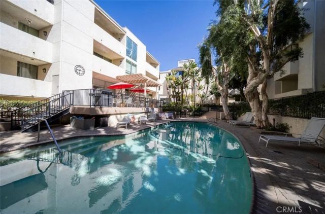5325 Newcastle 108, Encino, CA 91316