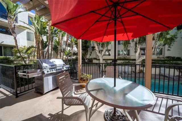 5325 Newcastle 108, Encino, CA 91316
