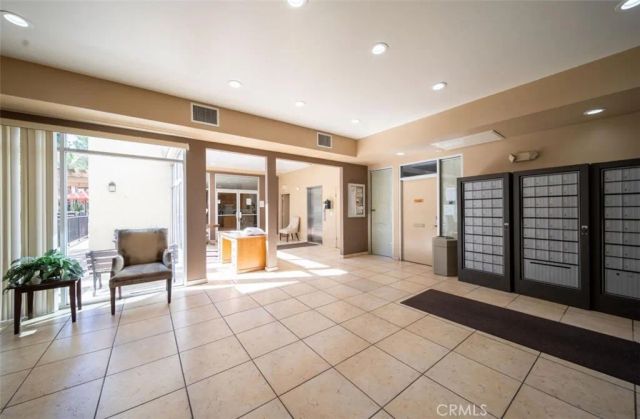 5325 Newcastle 108, Encino, CA 91316