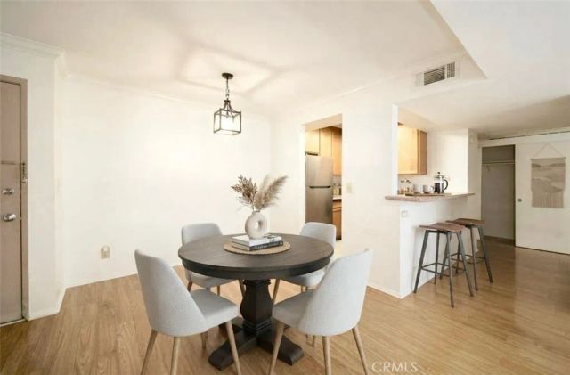 5325 Newcastle 108, Encino, CA 91316