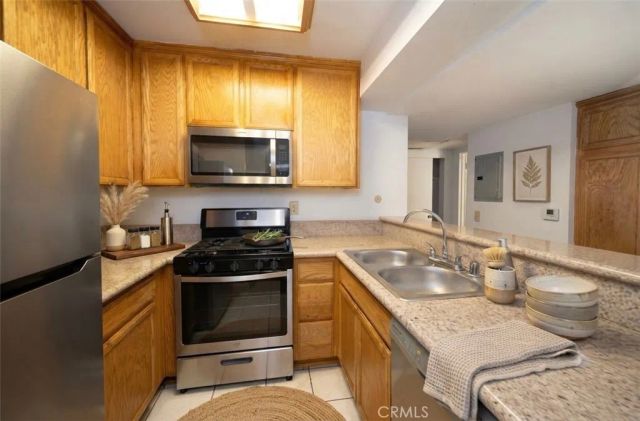 5325 Newcastle 108, Encino, CA 91316