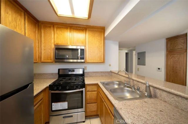 5325 Newcastle 108, Encino, CA 91316