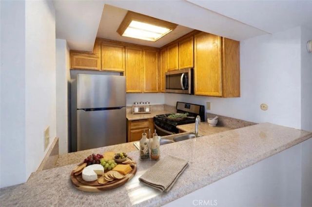 5325 Newcastle 108, Encino, CA 91316