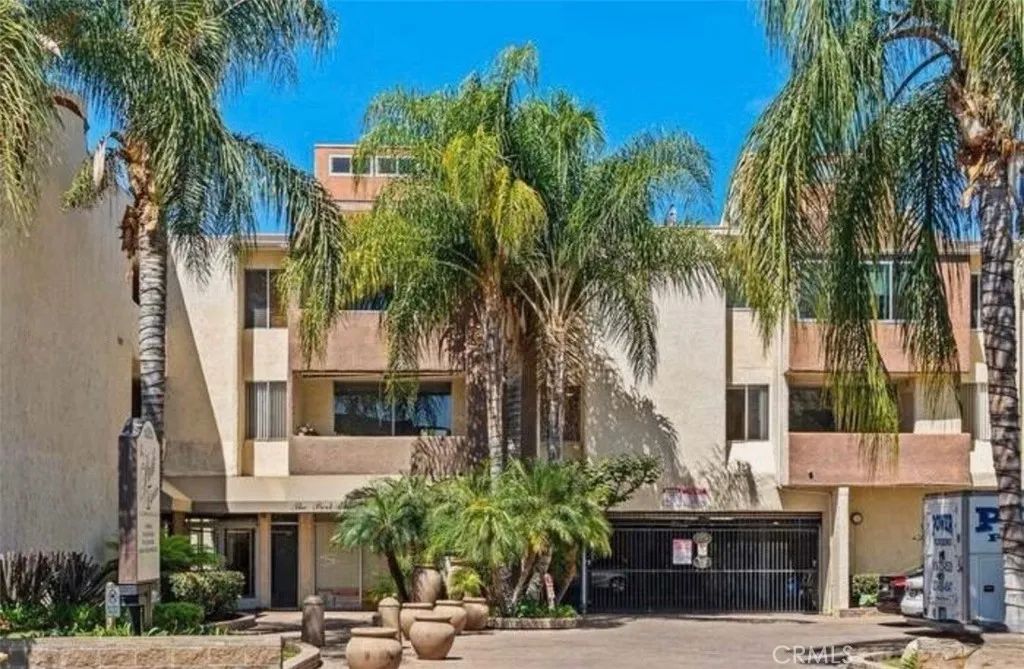 5325 Newcastle 108, Encino, CA 91316