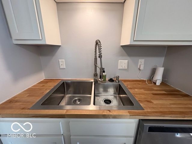 5219 N Sadlier Drive, Indianapolis, IN 46226