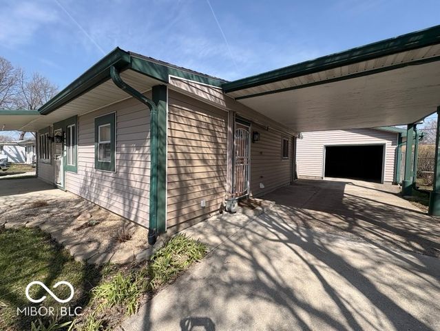 5219 N Sadlier Drive, Indianapolis, IN 46226