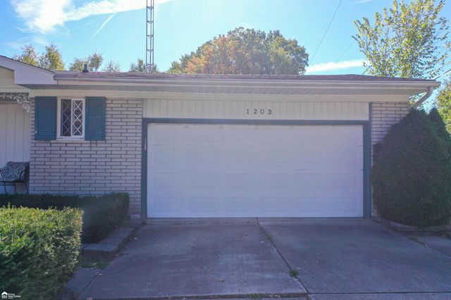 1203 Pickwick Place, Flint Twp, MI 48507