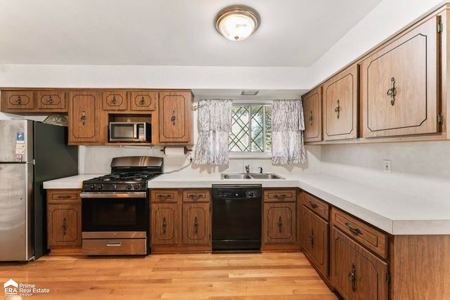 1203 Pickwick Place, Flint Twp, MI 48507