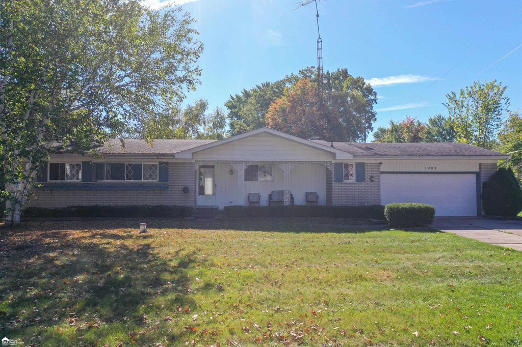 1203 Pickwick Place, Flint Twp, MI 48507