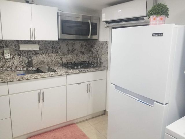 4074 NW 4th St, Miami, FL 33126