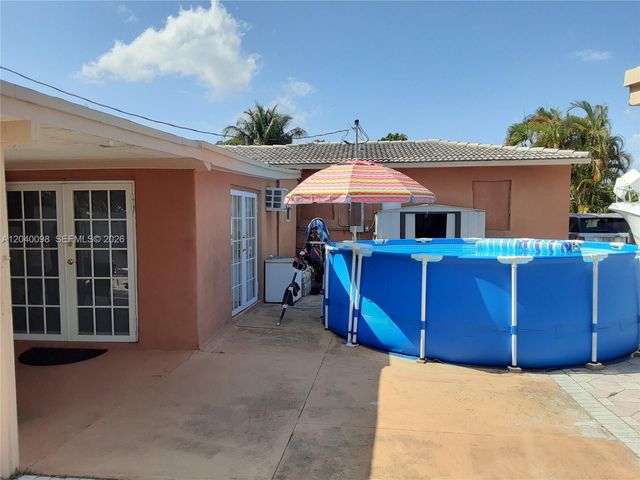 4074 NW 4th St, Miami, FL 33126