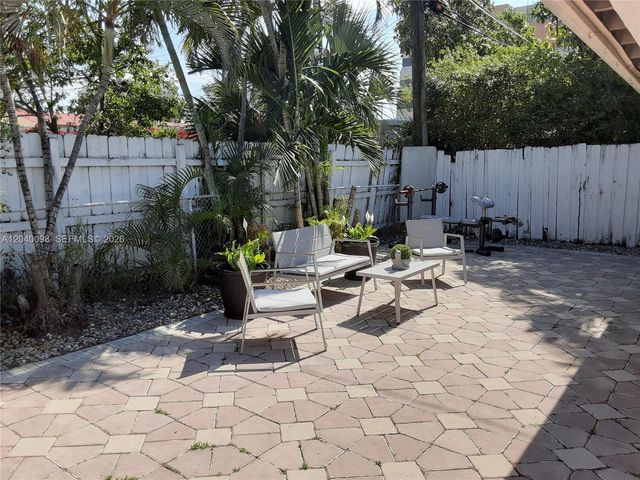 4074 NW 4th St, Miami, FL 33126