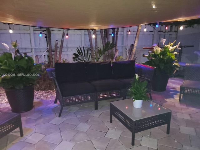4074 NW 4th St, Miami, FL 33126