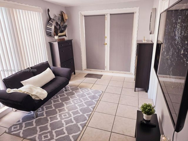 4074 NW 4th St, Miami, FL 33126