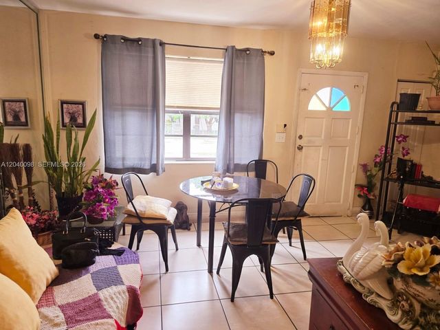 4074 NW 4th St, Miami, FL 33126