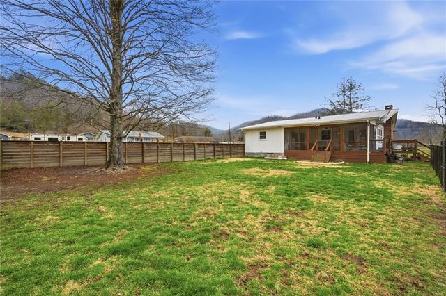 21 McIntosh Lane, Rabun Gap, GA 30568