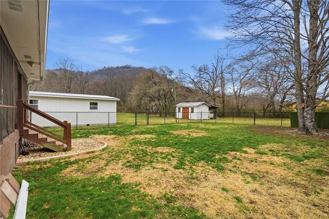21 McIntosh Lane, Rabun Gap, GA 30568