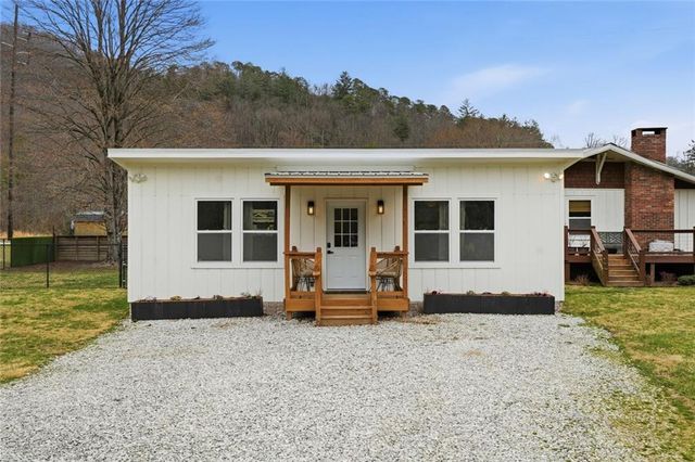 21 McIntosh Lane, Rabun Gap, GA 30568