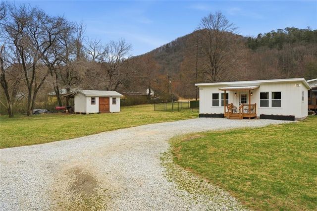 21 McIntosh Lane, Rabun Gap, GA 30568