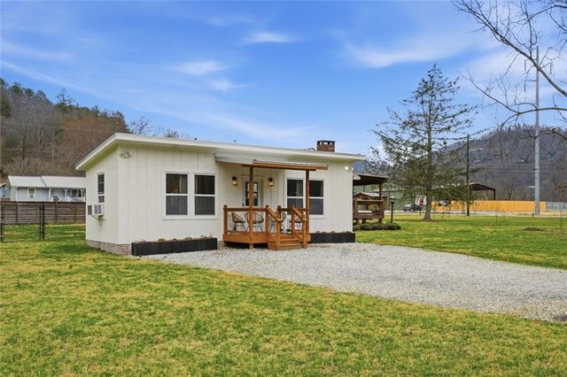 21 McIntosh Lane, Rabun Gap, GA 30568