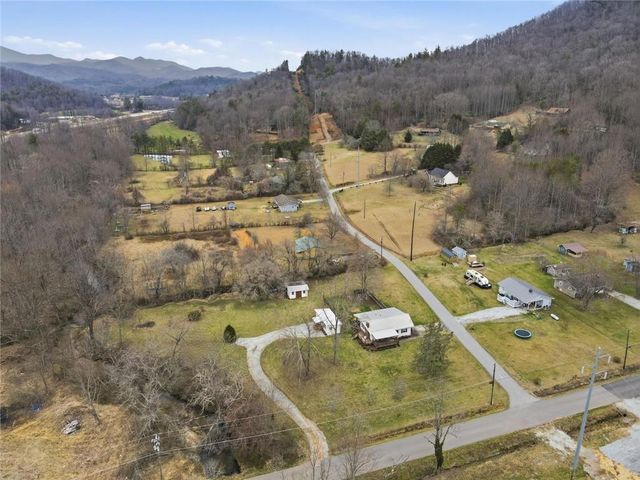 21 McIntosh Lane, Rabun Gap, GA 30568
