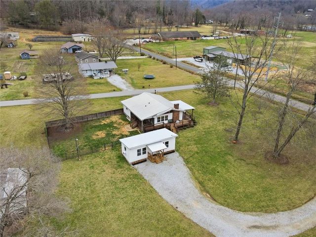 21 McIntosh Lane, Rabun Gap, GA 30568
