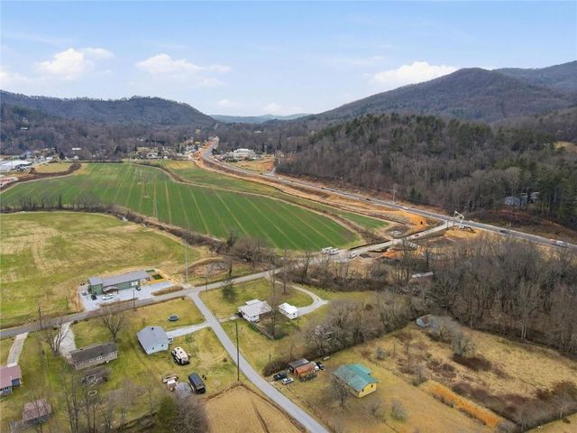 21 McIntosh Lane, Rabun Gap, GA 30568