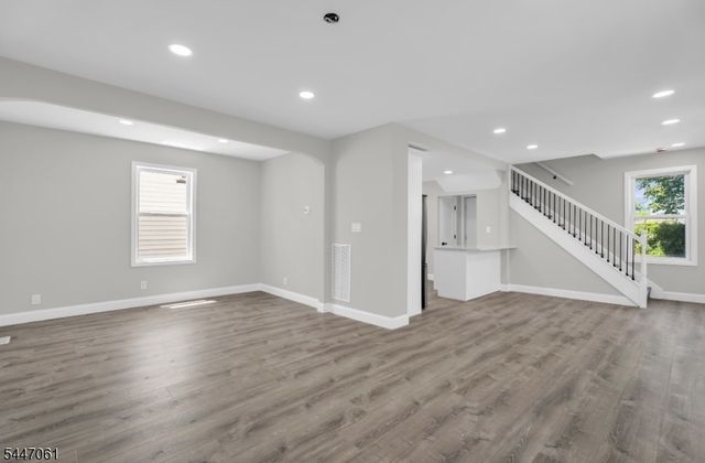 956 Adams Ave, Elizabeth City, NJ 07201
