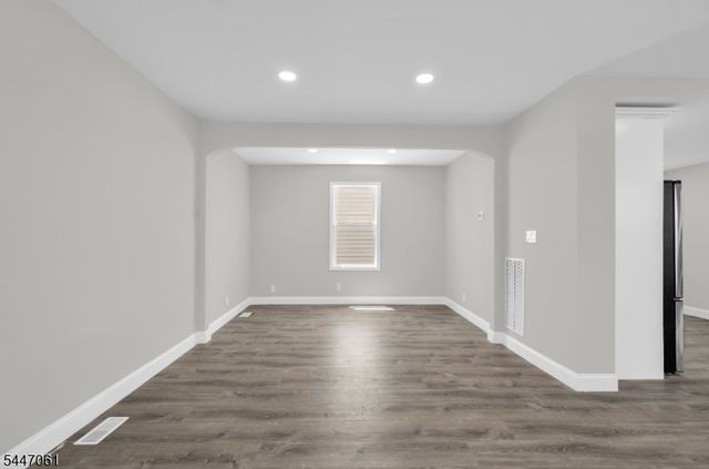 956 Adams Ave, Elizabeth City, NJ 07201
