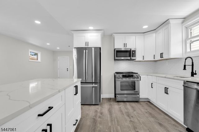 956 Adams Ave, Elizabeth City, NJ 07201