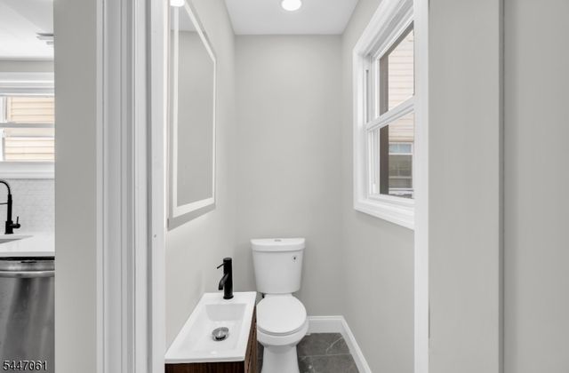 956 Adams Ave, Elizabeth City, NJ 07201