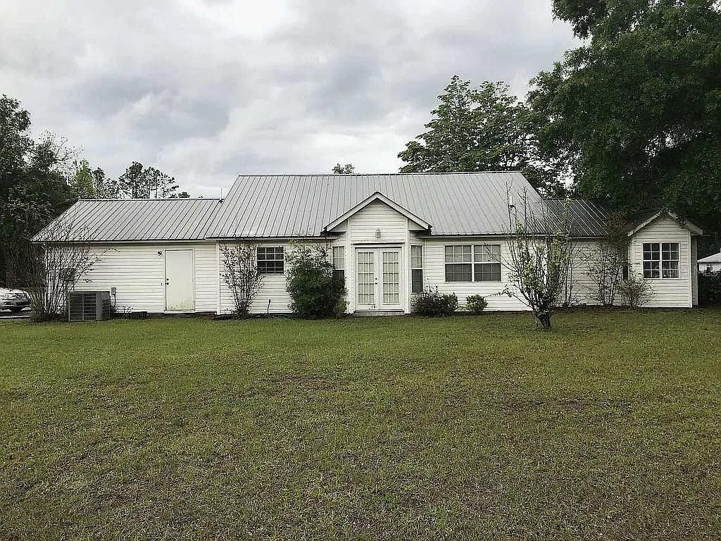 Image 2 of property listing at 363 SW MONROE AVENUE, Mayo, FL 32066
