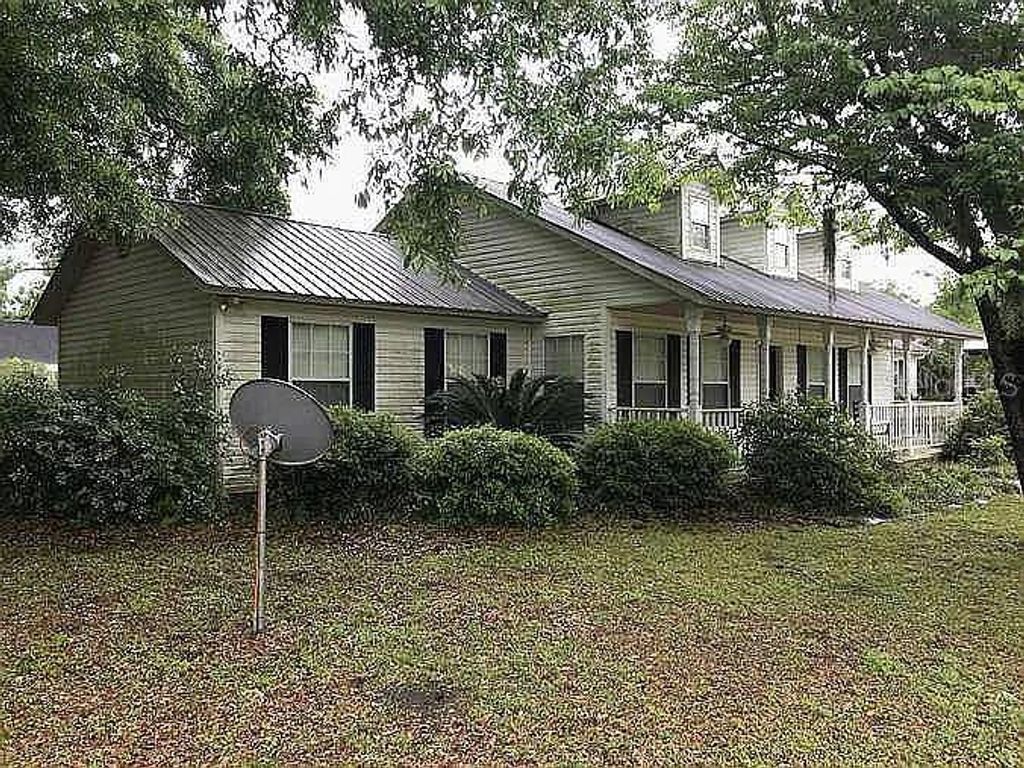 Image 4 of property listing at 363 SW MONROE AVENUE, Mayo, FL 32066