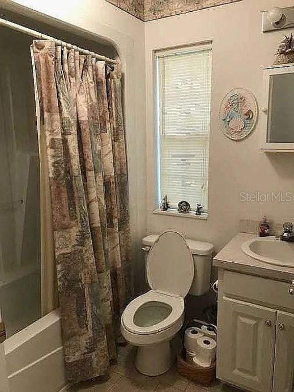 Image 9 of property listing at 363 SW MONROE AVENUE, Mayo, FL 32066