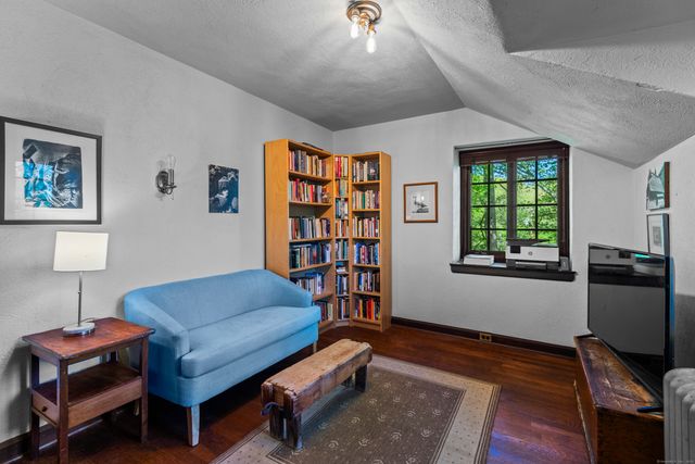 128 Blake Road, Hamden, CT 06517