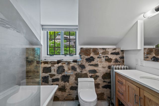 128 Blake Road, Hamden, CT 06517